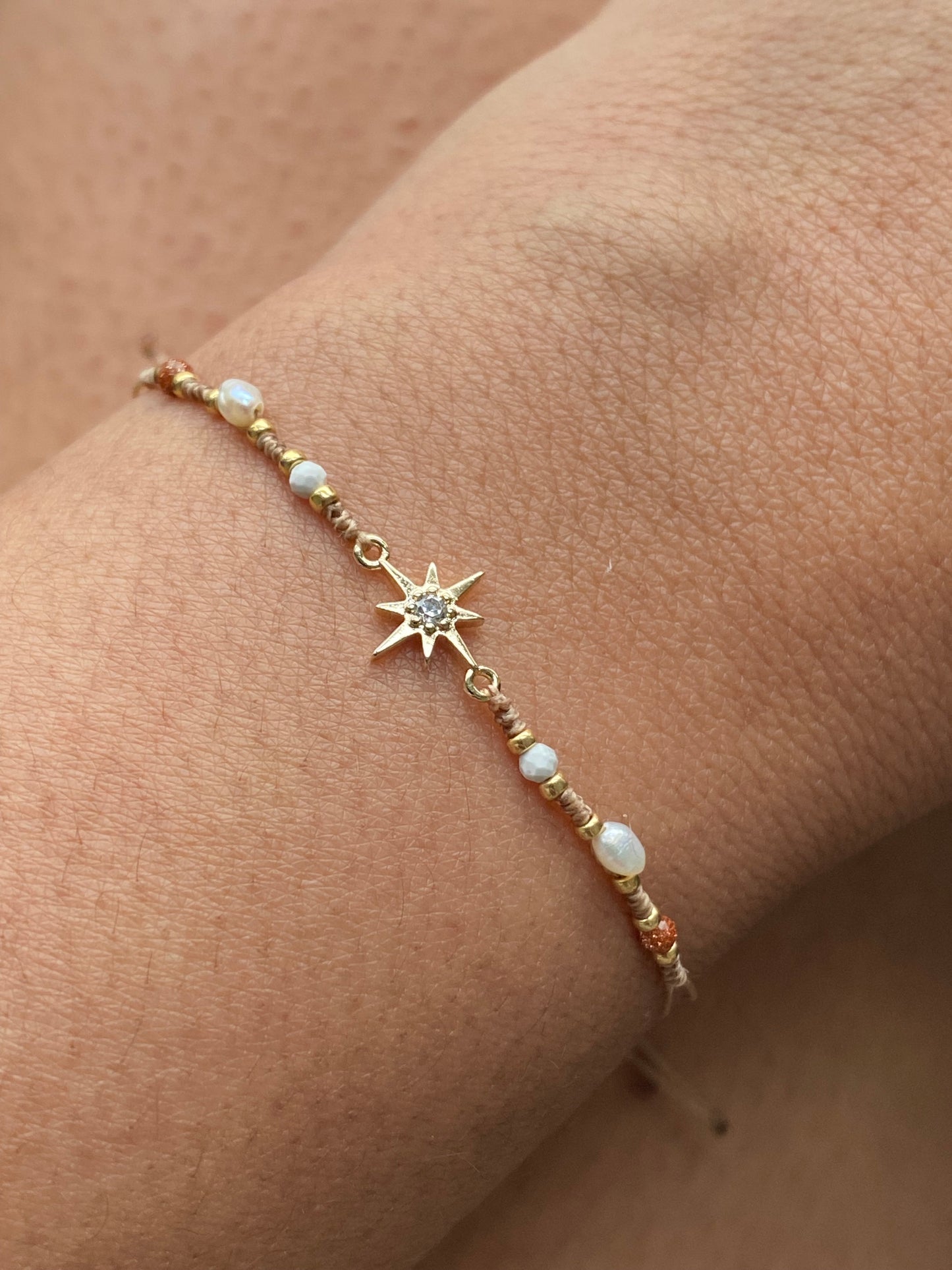 Pulsera PIDE UN DESEO/ Bracelet MAKE A WISH. Con arenisca facetada.